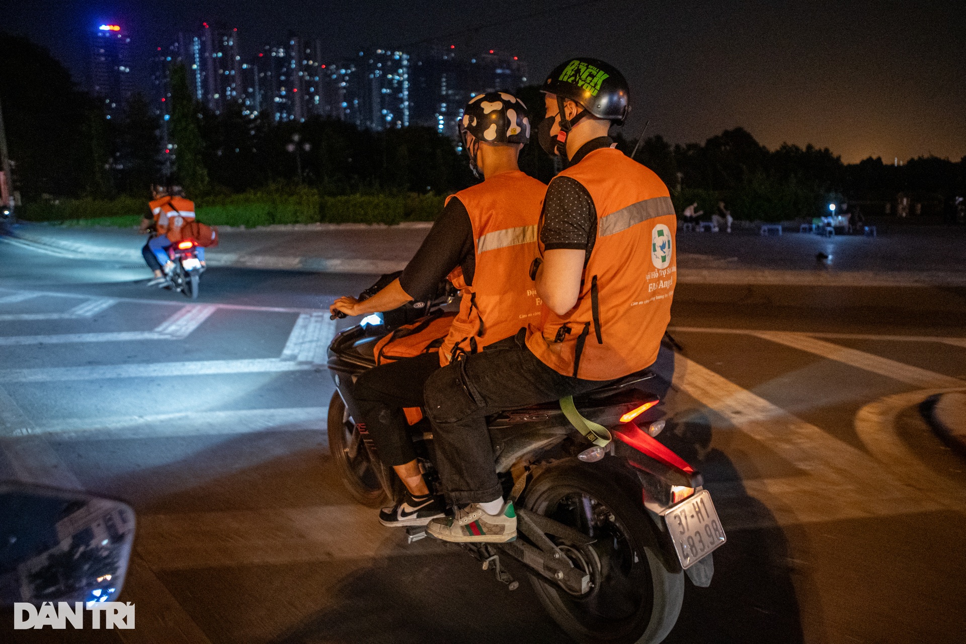 Những người hùng cứu 12 nạn nhân vụ cháy chung cư: 4 năm tuần đêm cứu người - 14 Những người hùng cứu 12 nạn nhân vụ cháy chung cư: 4 năm tuần đêm cứu người - 14
