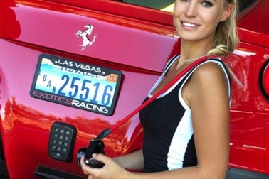 Siêu mẫu Playboy mơ ước làm nhà vô địch F1