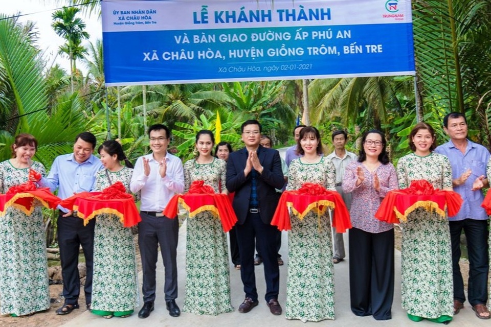 Bến Tre: DN rót 7,3 tỷ đồng xây dựng 8 công trình an sinh cho quê hương  - 1 Bến Tre: DN rót 7,3 tỷ đồng xây dựng 8 công trình an sinh cho quê hương  - 1