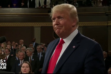 Ông Trump từ chối bắt tay Chủ tịch Hạ viện Mỹ