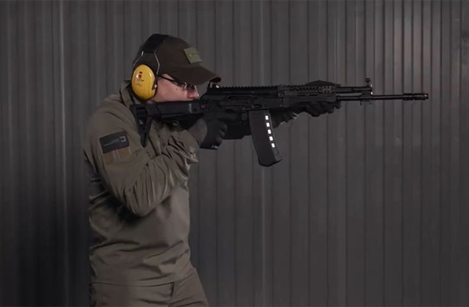Nga “khoe” súng trường tấn công AK-19 tại triển lãm quân sự ARMY-2020 - 1 Nga “khoe” súng trường tấn công AK-19 tại triển lãm quân sự ARMY-2020 - 1