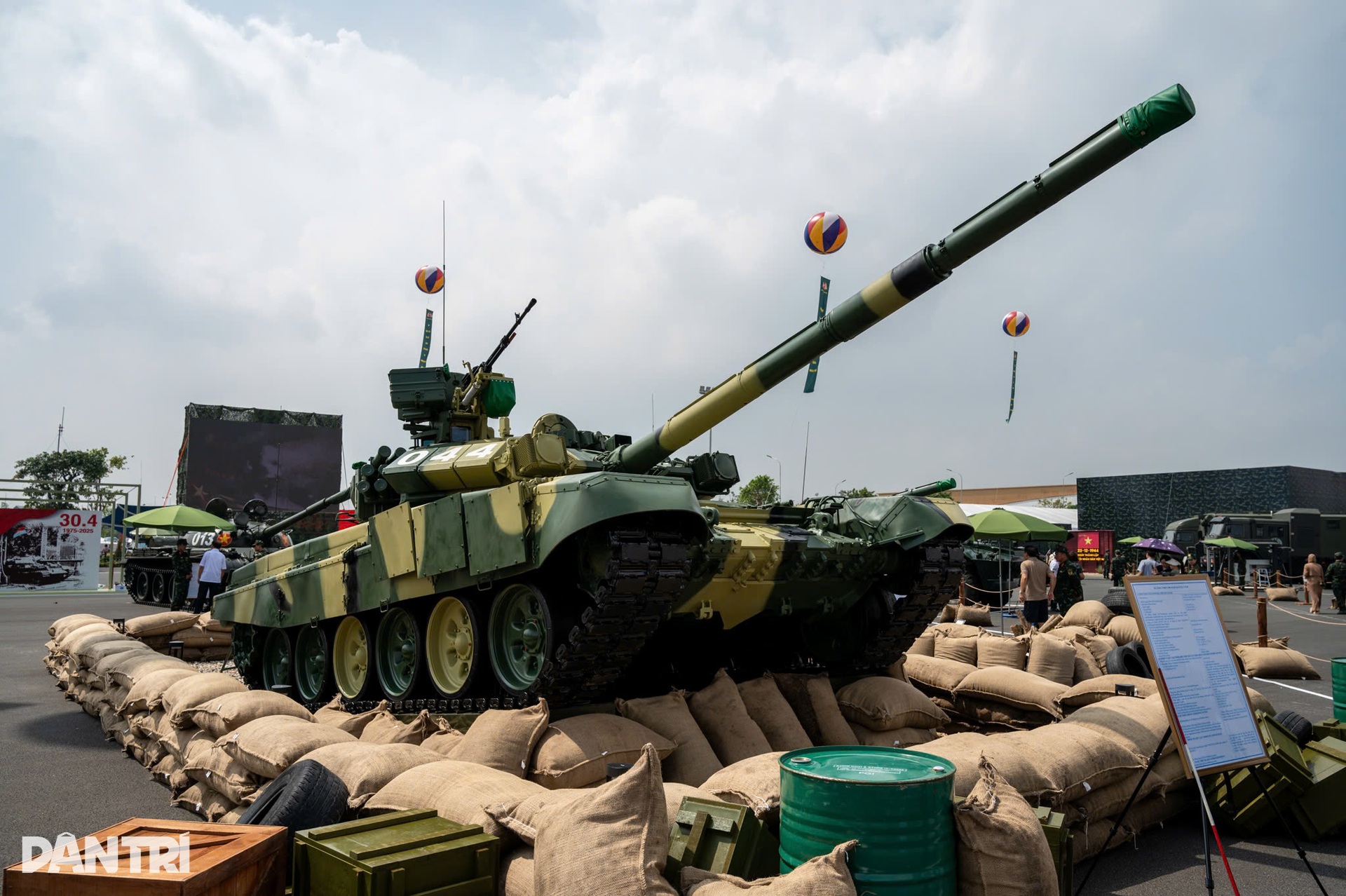 Chiêm ngưỡng xe tăng, tên lửa hiện đại của Quân đội nhân dân Việt Nam - 7 Chiêm ngưỡng xe tăng, tên lửa hiện đại của Quân đội nhân dân Việt Nam - 7