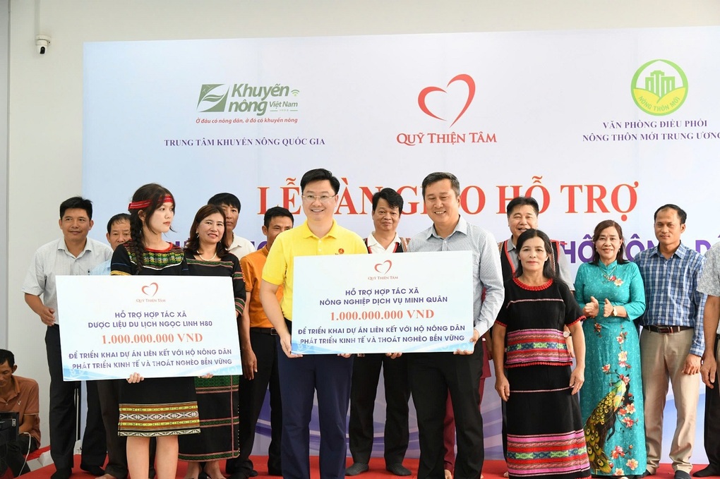 Quỹ Thiện Tâm nhận Huân chương lao động hạng Nhất - 3 Quỹ Thiện Tâm nhận Huân chương lao động hạng Nhất - 3
