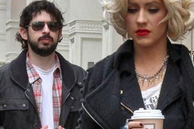 Tin vợ chồng Christina Aguilera ly dị “ngập” các mặt báo