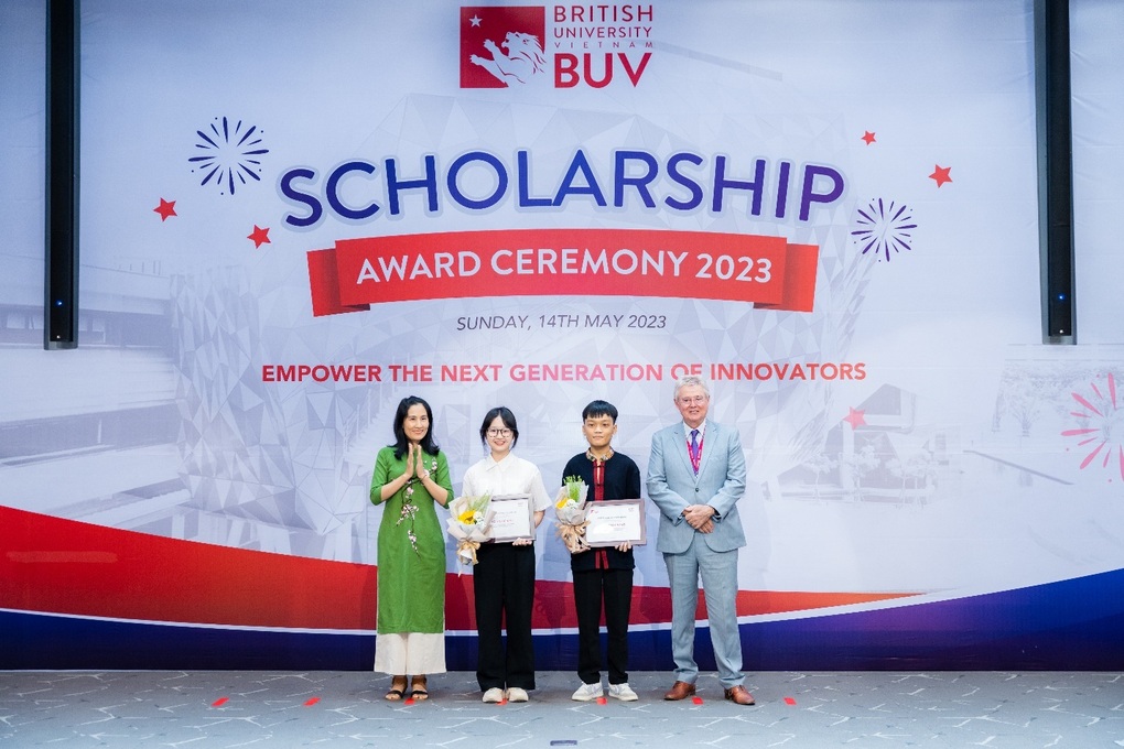 Trường Đại học Anh quốc Việt Nam trao hàng trăm học bổng đến học sinh cả nước - 4 Trường Đại học Anh quốc Việt Nam trao hàng trăm học bổng đến học sinh cả nước - 4