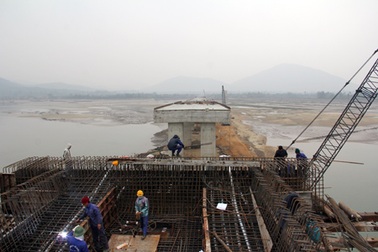 Ra “tối hậu thư” cho nhà thầu cây cầu dài nhất Bắc Miền Trung