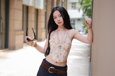 Cách phối áo corset gợi cảm, tôn dáng nhưng vẫn thanh lịch