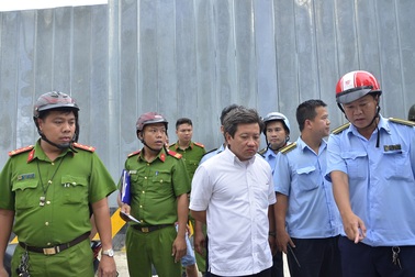 Ông Đoàn Ngọc Hải bị một số người phản ứng quyết liệt khi dẹp vỉa hè