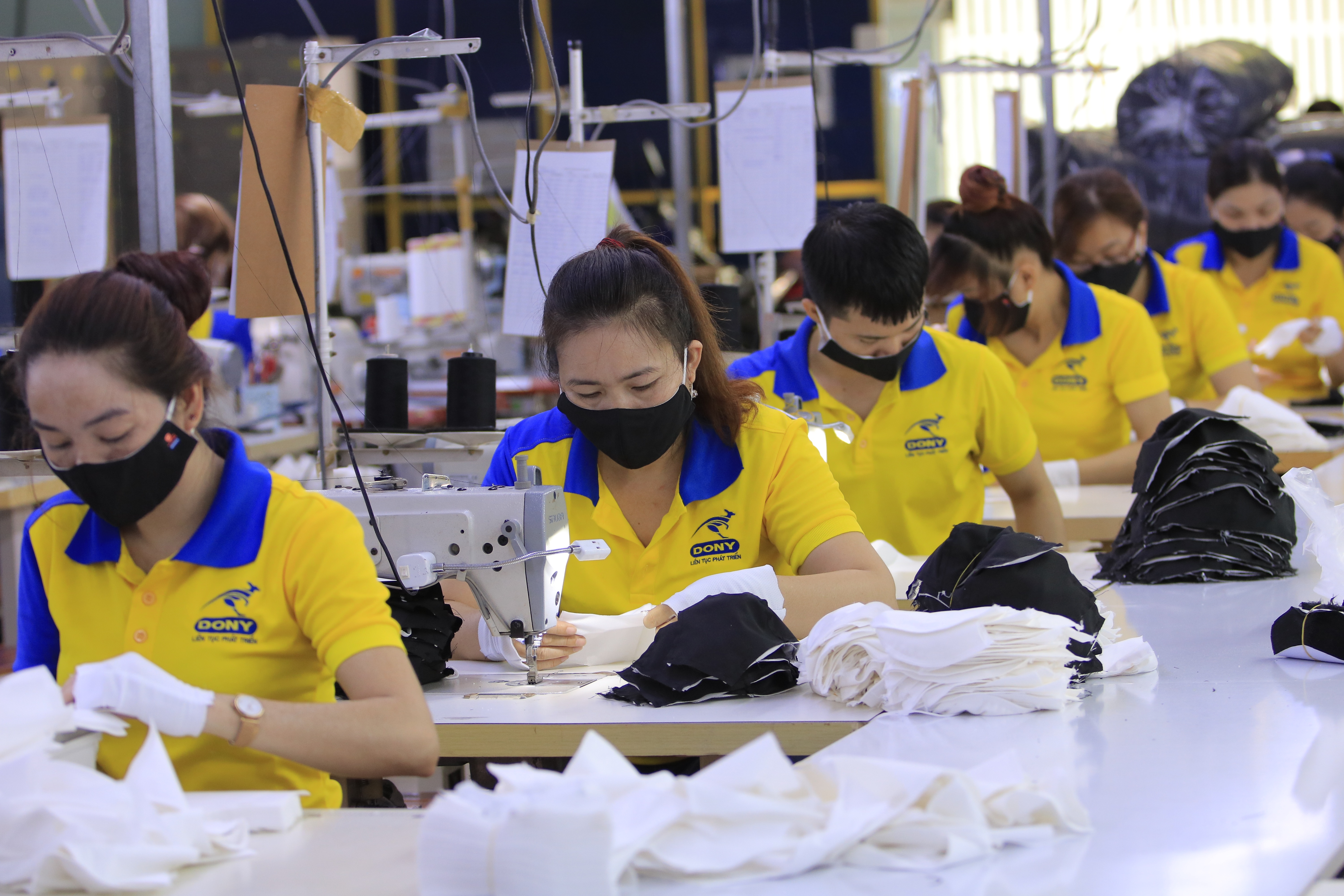 Doanh nghiệp cạn tiền trả lương, ngóng ngày TPHCM mở cửa - 1 Doanh nghiệp cạn tiền trả lương, ngóng ngày TPHCM mở cửa - 1
