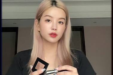 Giới nhà giàu Trung Quốc và vũ khí mang tên "thời trang thầm lặng"