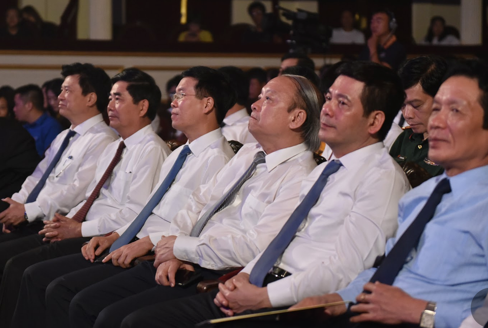 Trao giải cuộc thi tìm hiểu 90 năm ngành Tuyên giáo của Đảng - 1 Trao giải cuộc thi tìm hiểu 90 năm ngành Tuyên giáo của Đảng - 1