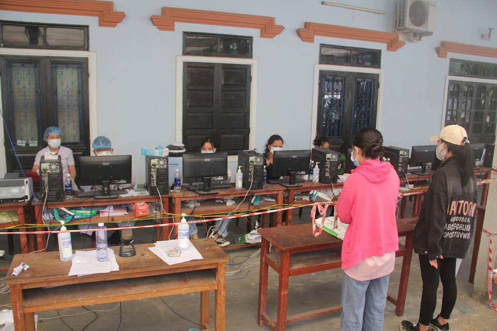 Người dân từ TPHCM về Huế dựng lều tạm ven quốc lộ chờ đi cách ly - 5 Người dân từ TPHCM về Huế dựng lều tạm ven quốc lộ chờ đi cách ly - 5