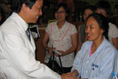 Sức khoẻ hai bố con cháu Tuấn đã khá dần lên