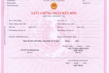 Bỏ quy định xuất trình giấy đăng ký kết hôn khi khai sinh cho con