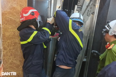 Hơn 3 giờ nỗ lực tìm kiếm nạn nhân bị thang máy đè tử vong ở Hà Nội
