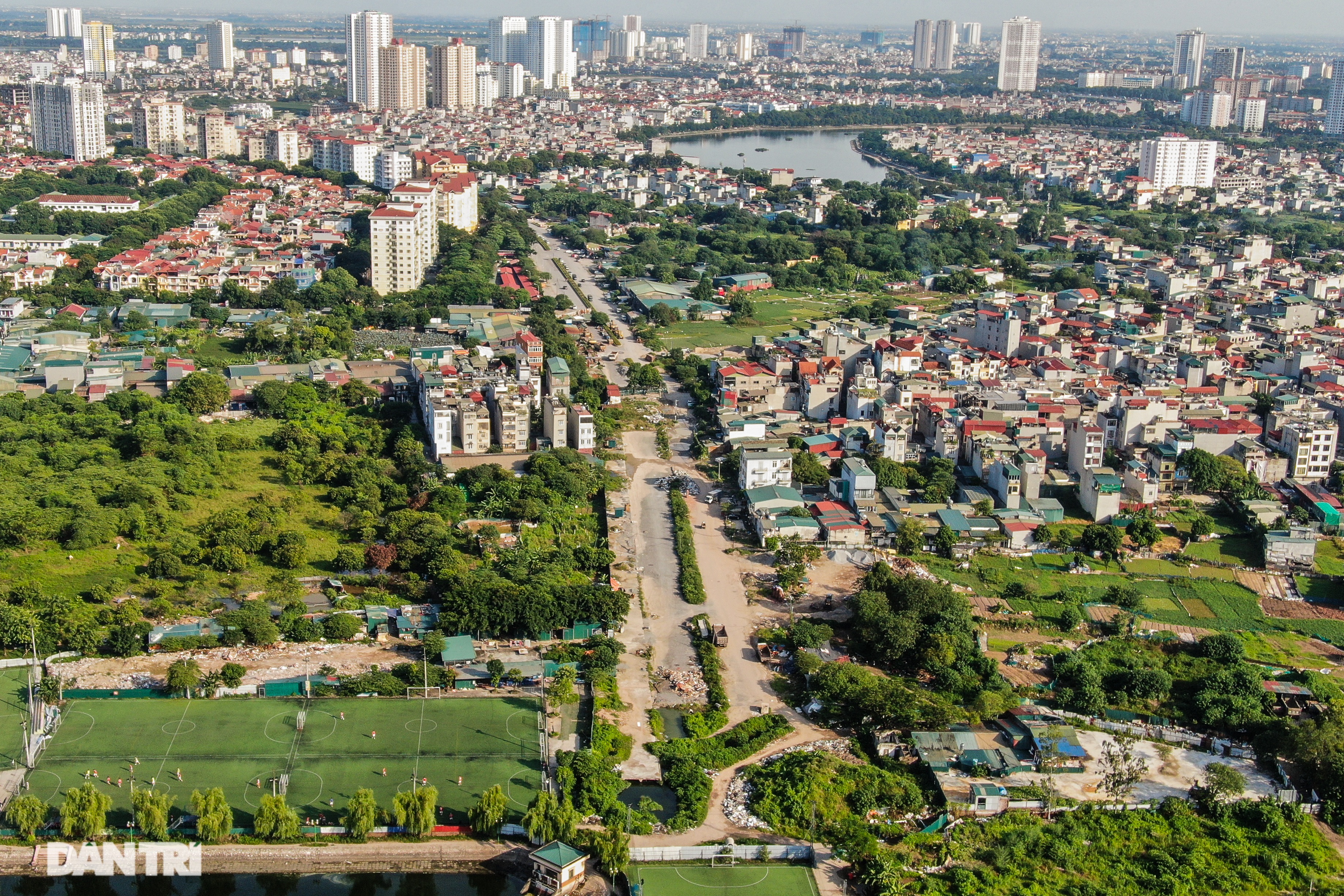 Hà Nội: Tuyến đường dài hơn 2 km lụt tiến độ gần 20 năm - 1 Hà Nội: Tuyến đường dài hơn 2 km lụt tiến độ gần 20 năm - 1