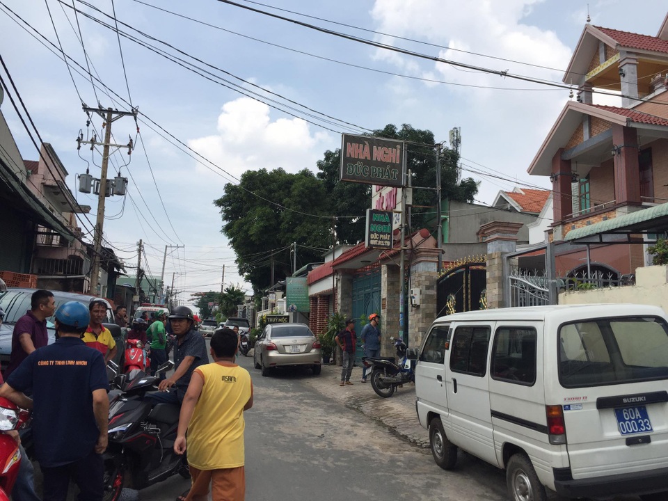 Nghi phạm giết người trong nhà nghỉ bị bắt sau 6 tiếng lẩn trốn - 2 Nghi phạm giết người trong nhà nghỉ bị bắt sau 6 tiếng lẩn trốn - 2