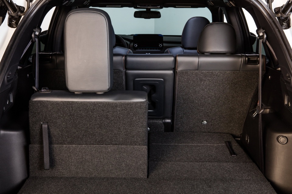 Mitsubishi Outlander 2022 ghi điểm về thiết kế, bị trừ điểm động cơ - 29 Mitsubishi Outlander 2022 ghi điểm về thiết kế, bị trừ điểm động cơ - 29