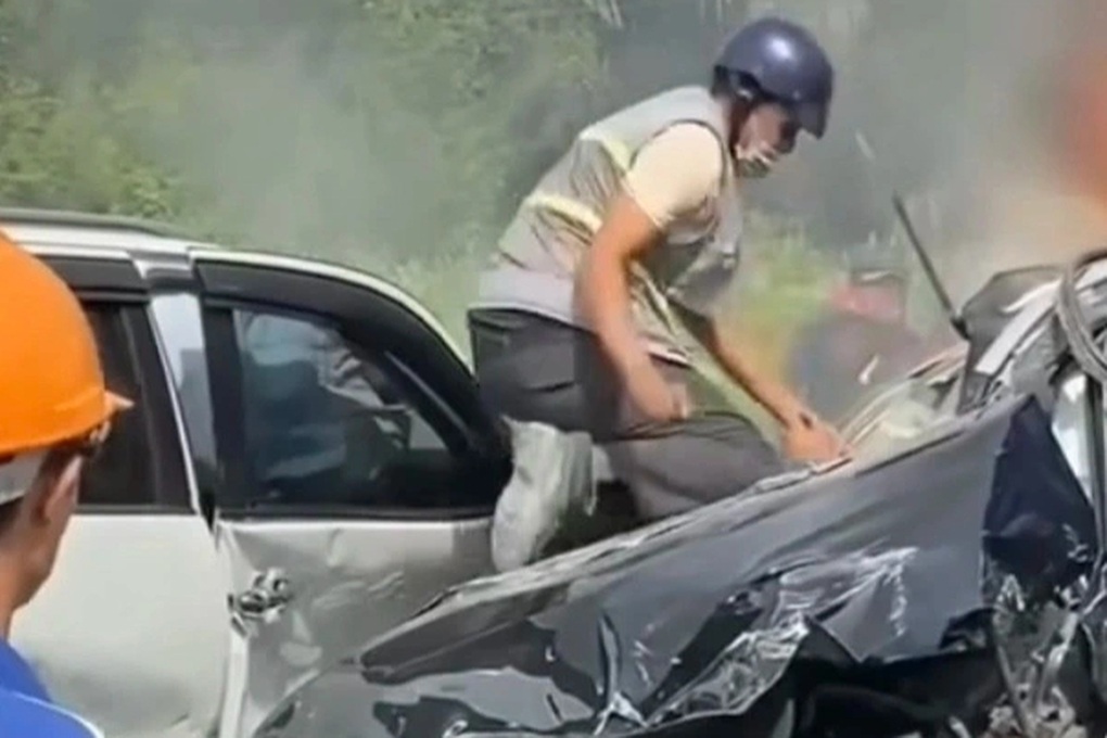 Người nắm tay tài xế xe Volvo bốc cháy kể giây phút quyết định cứu người - 1 Người nắm tay tài xế xe Volvo bốc cháy kể giây phút quyết định cứu người - 1