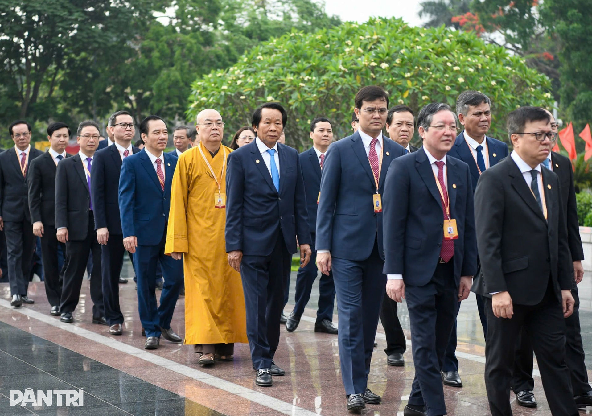 Đại biểu dự Đại hội MTTQ Việt Nam vào Lăng viếng Chủ tịch Hồ Chí Minh - 10
