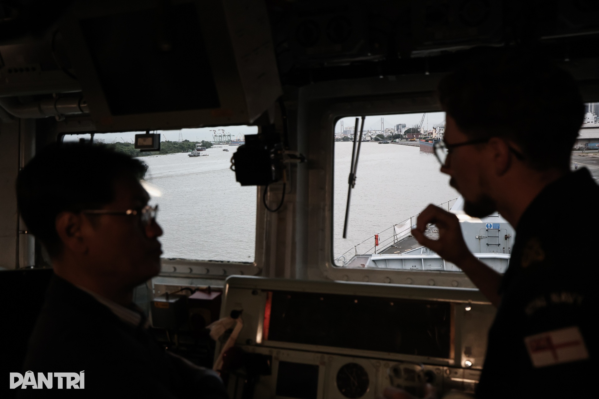 Dàn vũ khí tối tân của tàu Hải quân Hoàng gia Anh vừa cập bến Nhà Rồng - 11