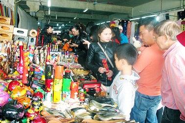 Chợ đêm Hạ Long