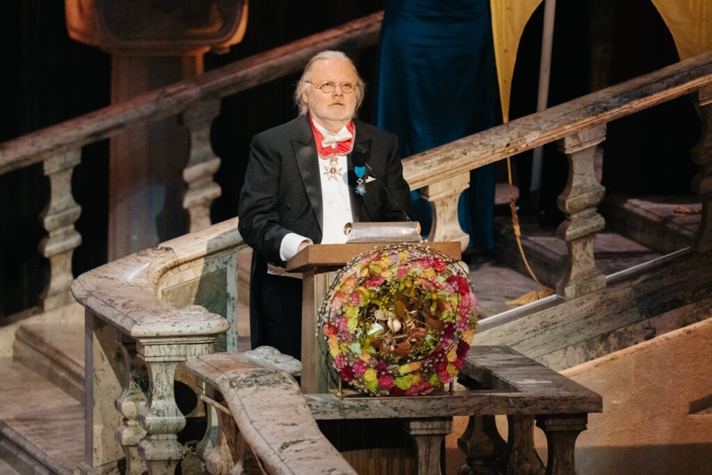 Det stille språket til nobelprisvinneren i litteratur: Å skrive for å unnslippe seg selv - 3 Ngôn ngữ thinh lặng của chủ nhân Nobel văn học: Viết thoát khỏi chính mình - 3