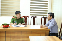 Hai cựu kế toán trưởng của một xã bị bắt tạm giam vì lạm quyền