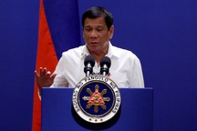 Tổng thống Philippines tự nhận “nhỏ bé” trước tỷ phú Trump