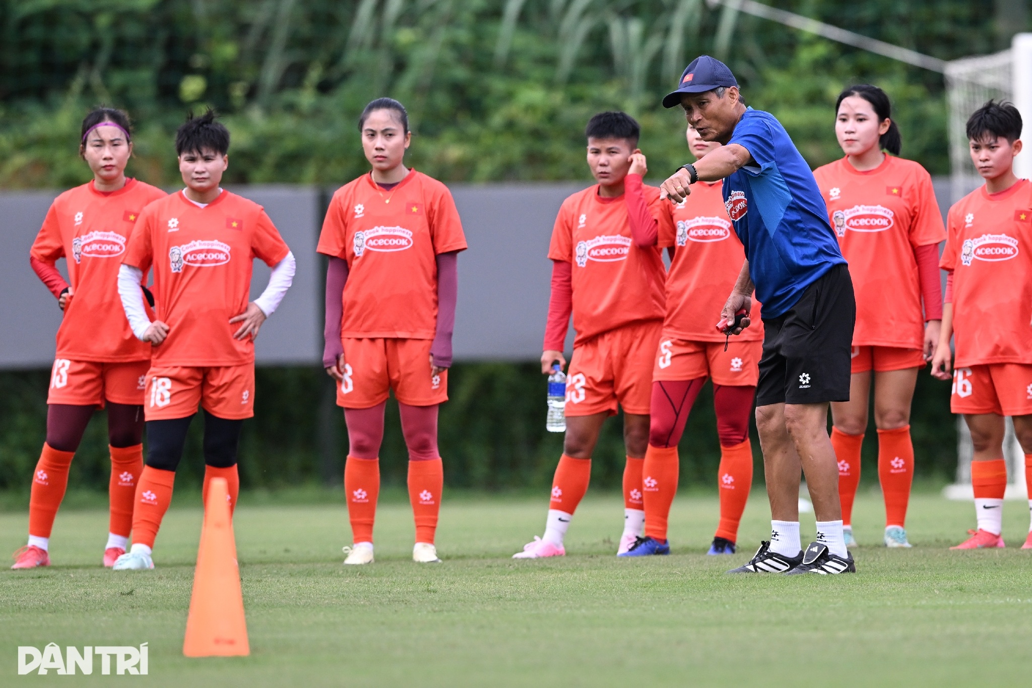 Tuyển nữ Việt Nam rèn quân, quyết tâm bảo vệ ngôi hậu SEA Games 33 - 1
