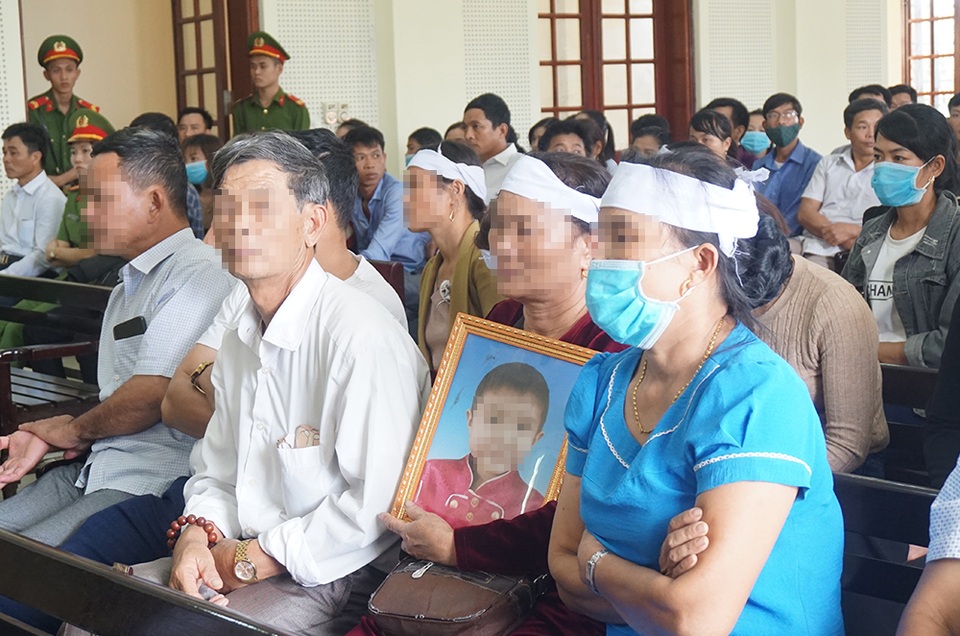 Nỗi ám ảnh của chủ tọa xét xử vụ án nam sinh lớp 11 sát hại bé 5 tuổi - 2 Nỗi ám ảnh của chủ tọa xét xử vụ án nam sinh lớp 11 sát hại bé 5 tuổi - 2