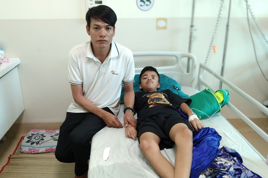 Bạn đọc giúp đỡ hơn 279 triệu đồng để cậu bé tiếp tục cơ hội được sống - 2 Bạn đọc giúp đỡ hơn 279 triệu đồng để cậu bé tiếp tục cơ hội được sống - 2