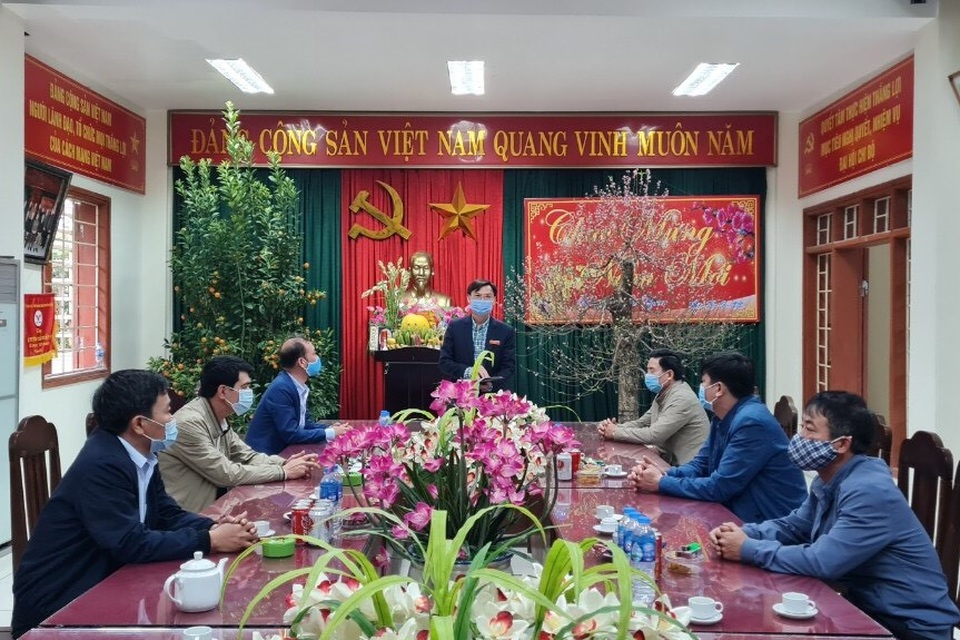 Huyện Mỹ Đức phản hồi: Người dẫn khách chui vào chùa Hương bị phạt nóng - 1 Huyện Mỹ Đức phản hồi: Người dẫn khách chui vào chùa Hương bị phạt nóng - 1