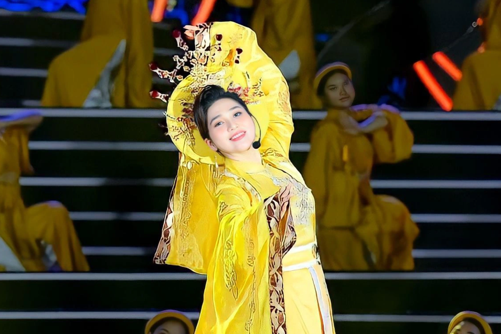 Hoa hậu cải lương Như Huỳnh xúc động ngày trở lại Ninh Bình - 1 Hoa hậu cải lương Như Huỳnh xúc động ngày trở lại Ninh Bình - 1