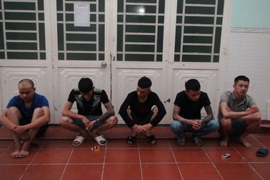 Phát hiện nhóm đối tượng cho vay nặng lãi, thu giữ 3 khẩu súng