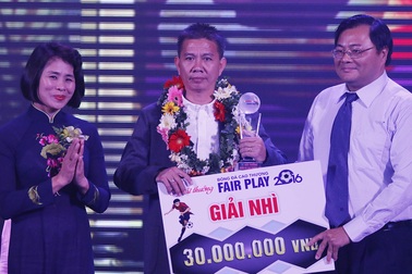 Sự cố trao nhầm giải thưởng trong đêm gala trao giải fair-play 2016