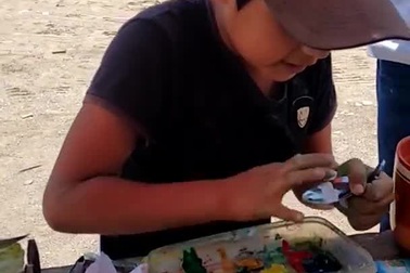 Cậu bé với khả năng vẽ tranh tuyệt đẹp bằng ngón tay khiến nhiều người thán phục