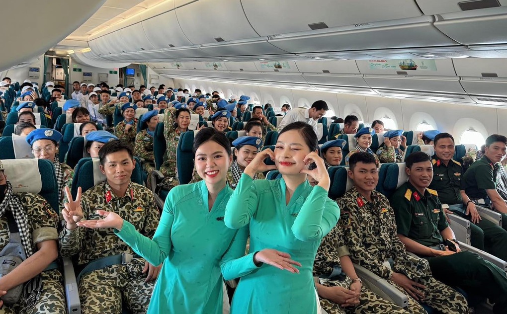 Nữ tiếp viên kể về chuyến bay đặc biệt chở hơn 300 chiến sĩ sau diễu binh - 1 Nữ tiếp viên kể về chuyến bay đặc biệt chở hơn 300 chiến sĩ sau diễu binh - 1