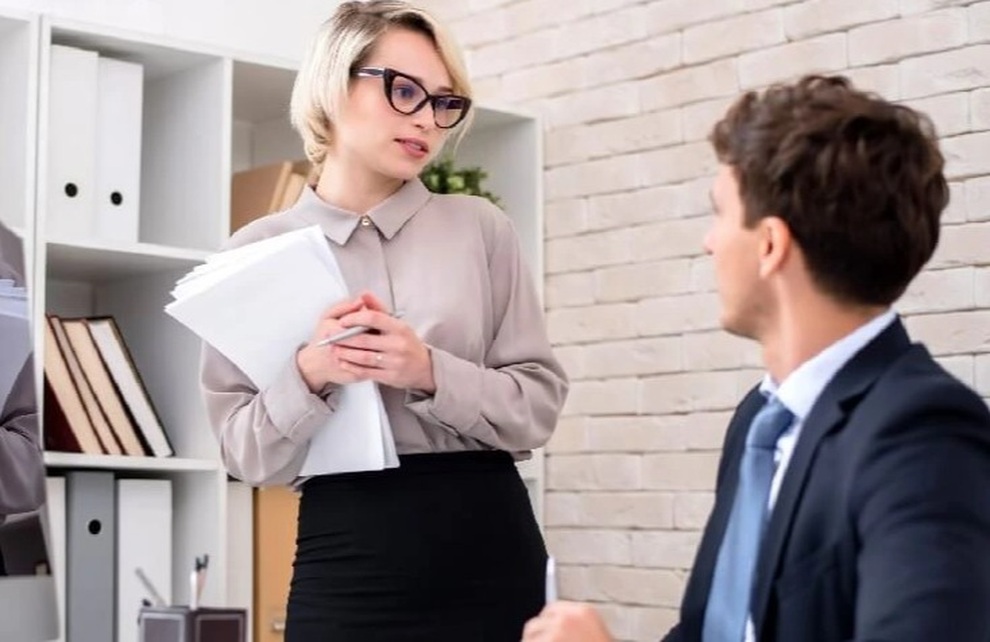 Treo niêu vì Covid-19, nữ thư ký phải cầu viện ba mẹ - 1 Treo niêu vì Covid-19, nữ thư ký phải cầu viện ba mẹ - 1
