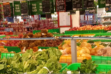 Cấp phép bán buôn, siêu thị Metro vẫn công khai bán lẻ