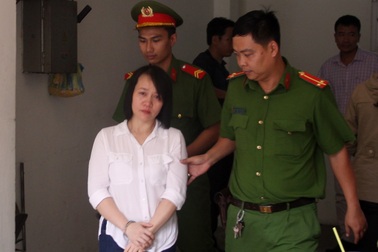 Bé gái 2 tuổi chết oan khuất vì mẹ ngoại tình