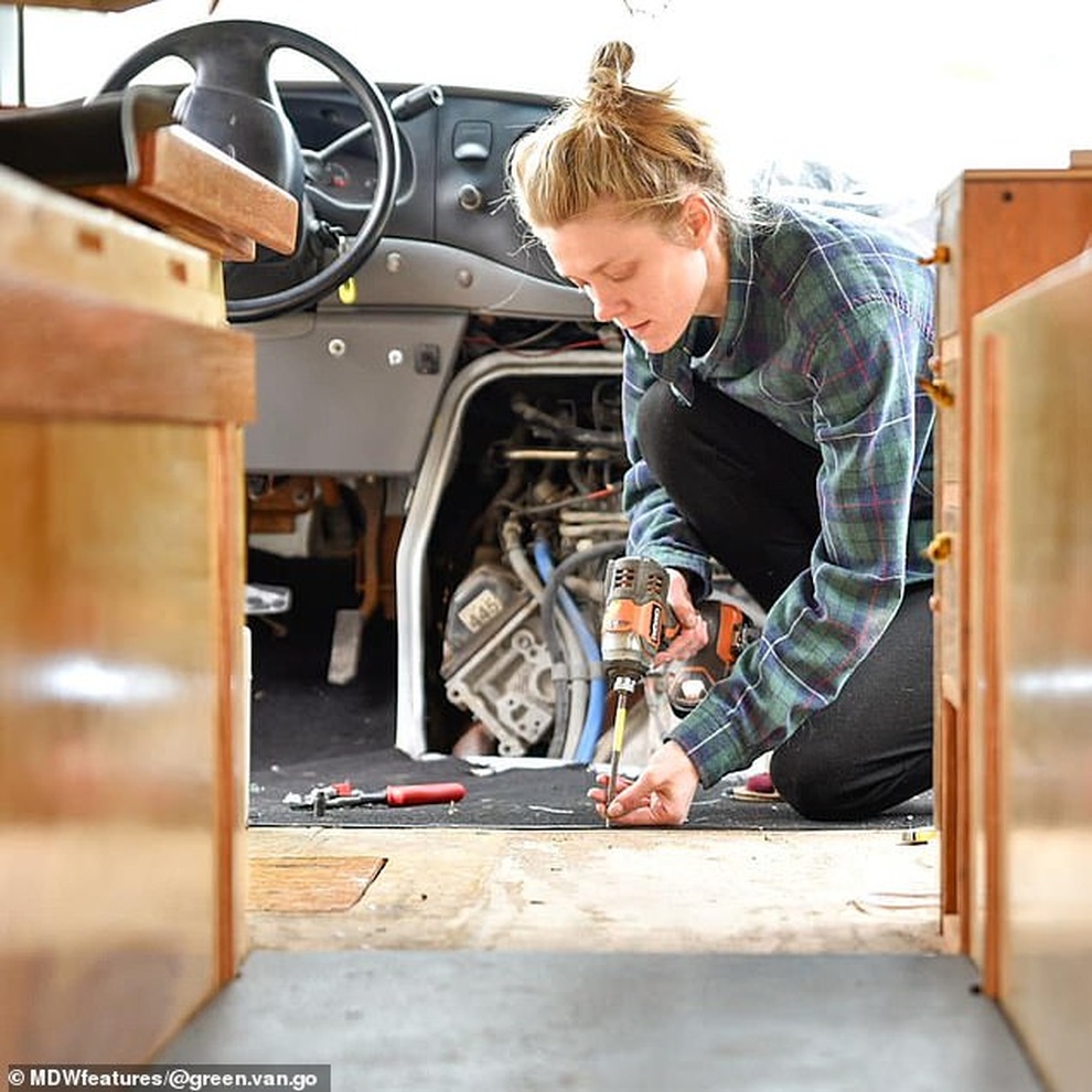 Áp lực, lo lắng vì công việc, cô gái biến xe thành nhà… để sống du mục - 3 Áp lực, lo lắng vì công việc, cô gái biến xe thành nhà… để sống du mục - 3