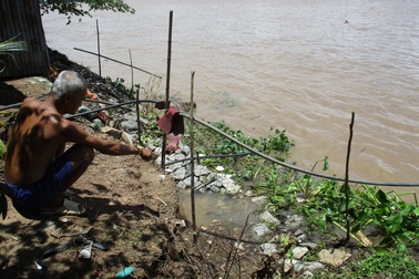 Tiếp tục sạt lở ven sông Tiền, 5 hộ dân phải di dời