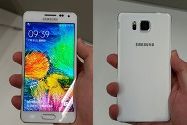 Lộ ảnh thực tế chi tiết giống hệt iPhone của Galaxy Alpha