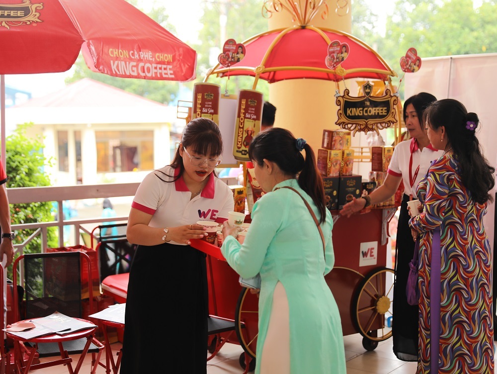 King Coffee tặng 100 mô hình cà phê nhượng quyền cho phụ nữ tại quận 8