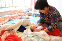 Cuộc sống sau 3 năm của người phụ nữ 58 tuổi sinh đôi vì bi kịch đau lòng