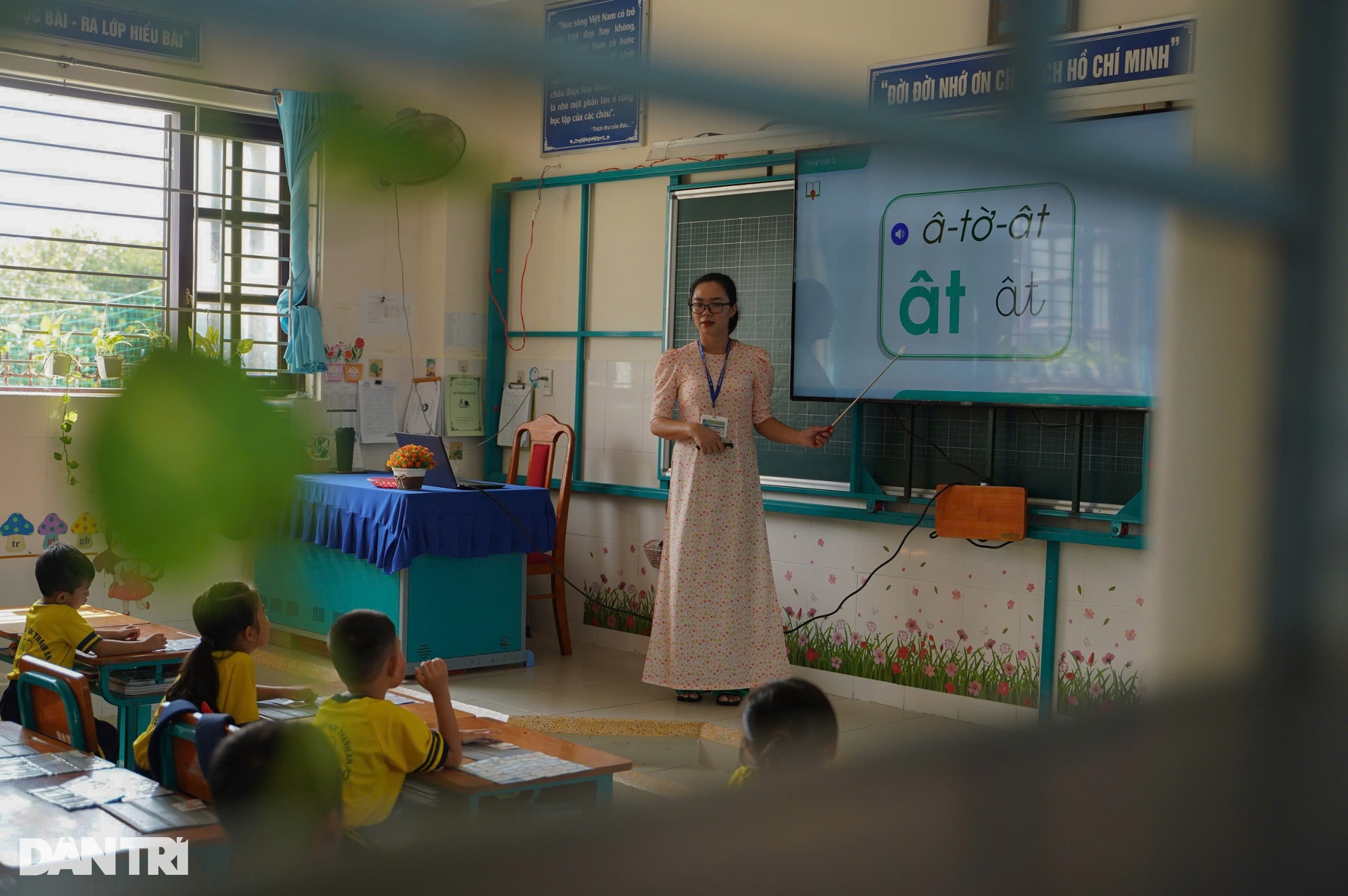 Người thầy 19 năm vượt sóng gieo chữ cho học trò ở xã đảo duy nhất TPHCM - 8 Người thầy 19 năm vượt sóng gieo chữ cho học trò ở xã đảo duy nhất TPHCM - 8