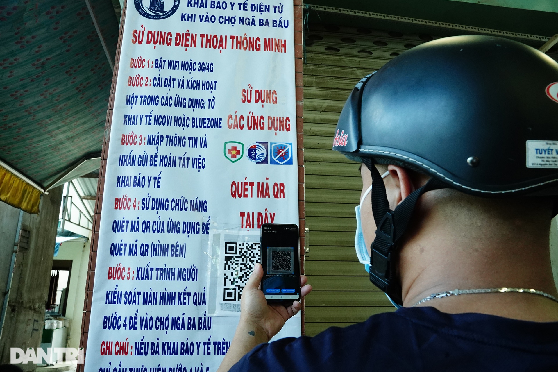Chủ tịch TPHCM kiểm tra phòng dịch ở các chợ truyền thống - 7 Chủ tịch TPHCM kiểm tra phòng dịch ở các chợ truyền thống - 7