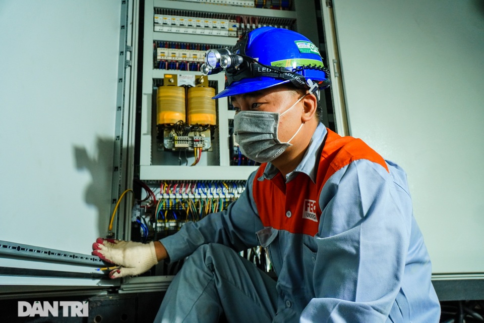 Cận cảnh quái vật đào hầm khổng lồ nặng 850 tấn đầu tiên của Hà Nội - 10 Cận cảnh quái vật đào hầm khổng lồ nặng 850 tấn đầu tiên của Hà Nội - 10