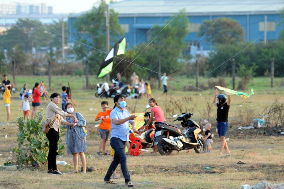 Những cánh diều no gió bay lượn trên bầu trời Sài Gòn - 16 Những cánh diều no gió bay lượn trên bầu trời Sài Gòn - 16